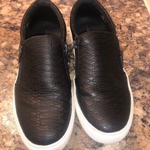 Report Ammons Sneakers